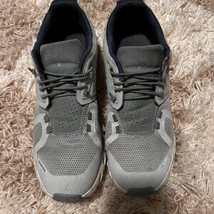 On Cloud 5 running shoes size 7.5